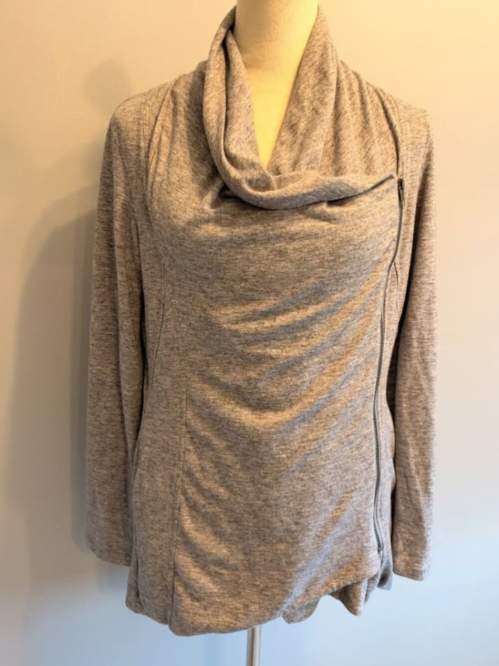 Forever 21 women's medium gray full zip sweater jacket